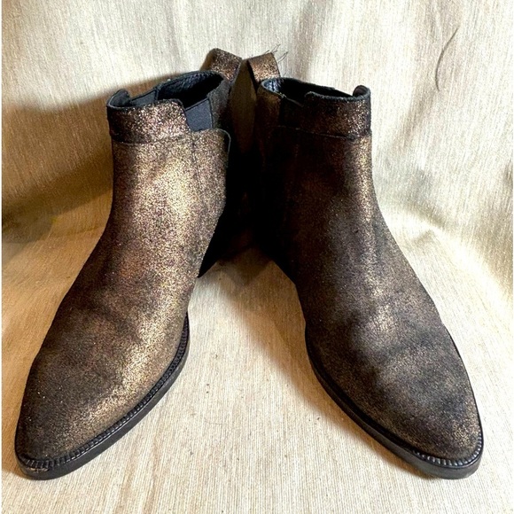 & OTHER STORIES SZ 9 Rare Old Gold Black Pull On Pointy Toe Stacked Heel Booties - Picture 1 of 11